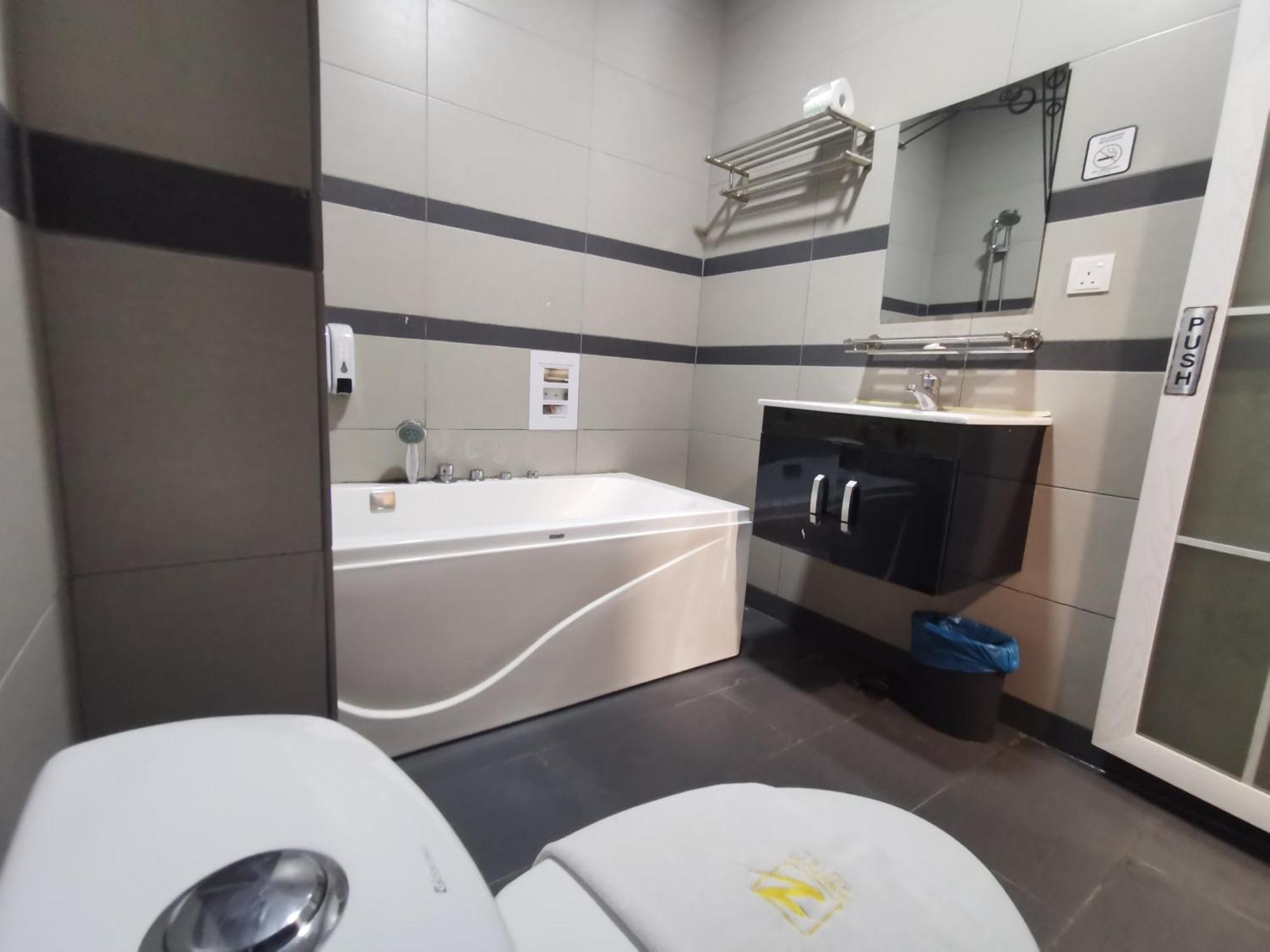 Zenz Hotel Kulai Eksteriør bilde